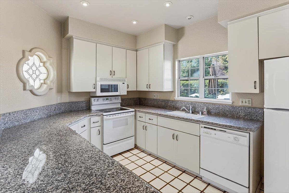 1190 Maria Privada Mountain View, CA 94040 - Photo 38 of 49