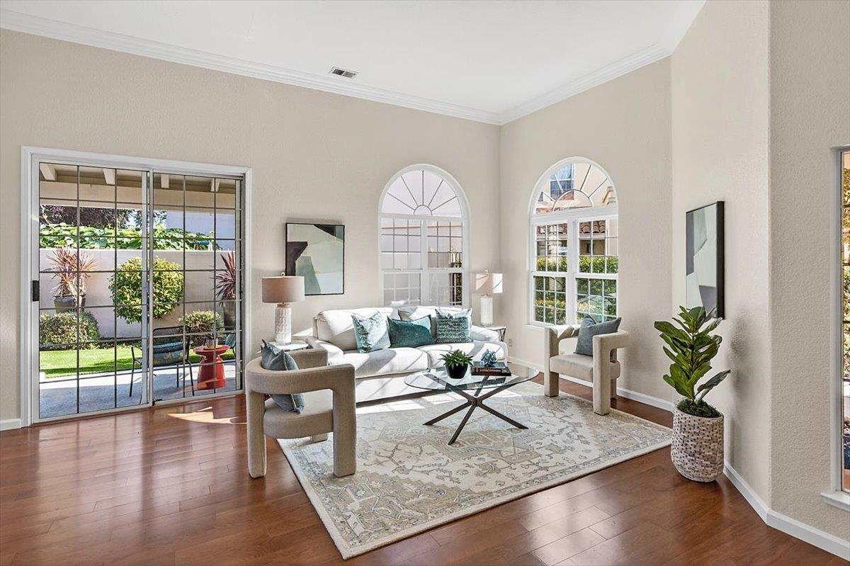 1190 Maria Privada Mountain View, CA 94040 - Photo 4 of 49