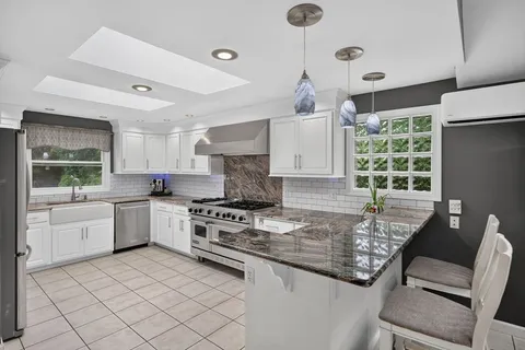 $1,675,000 | 39 Ryder Lane, Marion, MA 02738