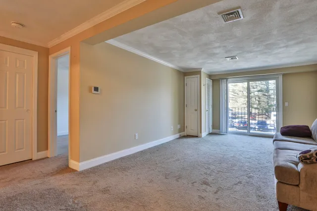 $264,900 | 4 Heritage Village Drive, Unit 211, Nashua, NH 03062