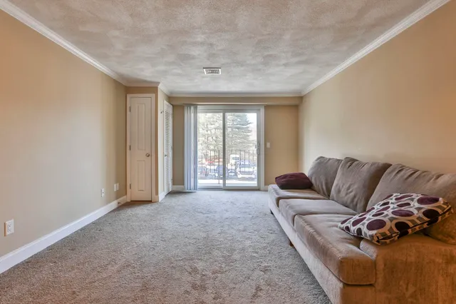 $264,900 | 4 Heritage Village Drive, Unit 211, Nashua, NH 03062