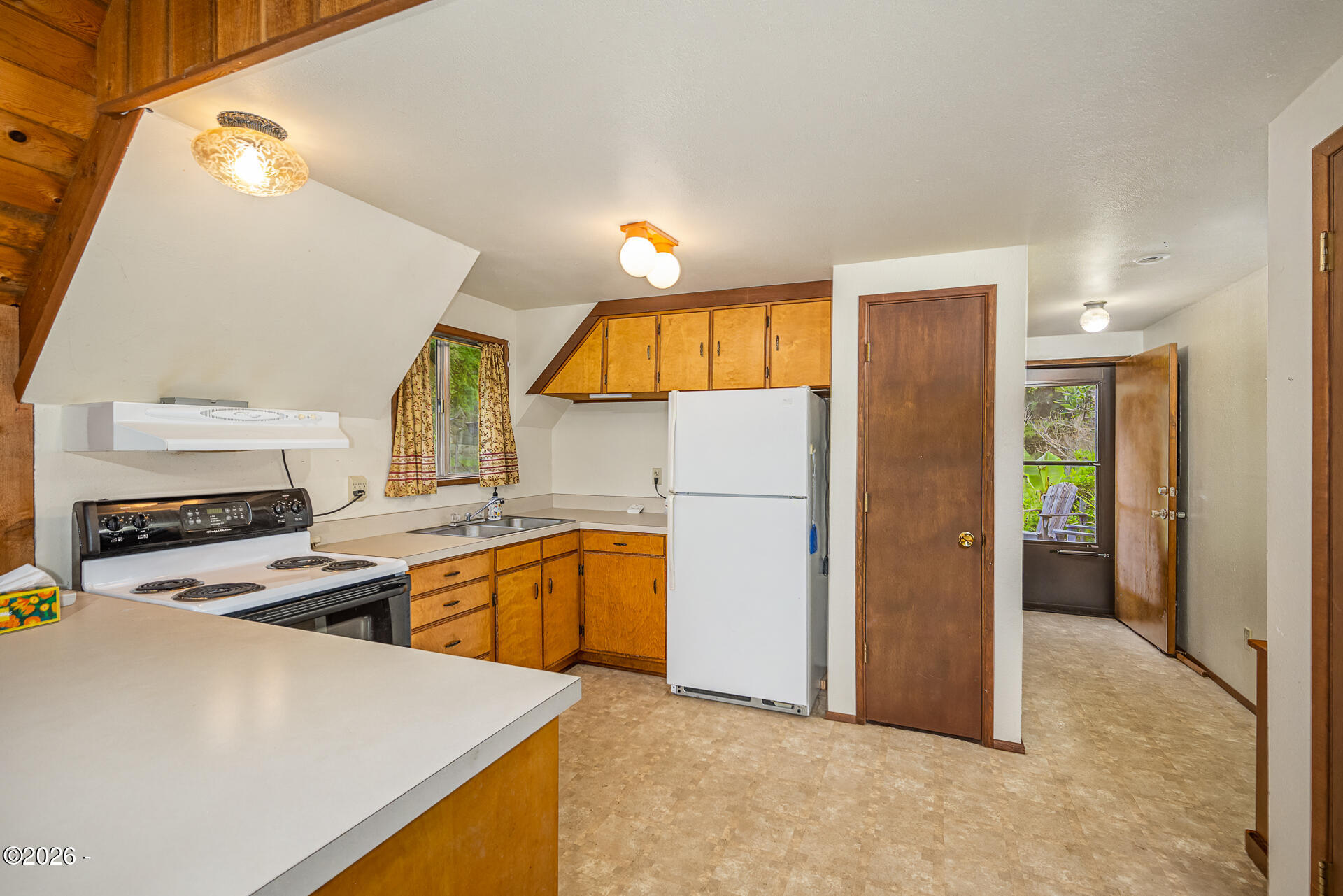1844 Little Switzerland Road Tidewater, OR 97390 - Photo 10 of 24 Kitchen