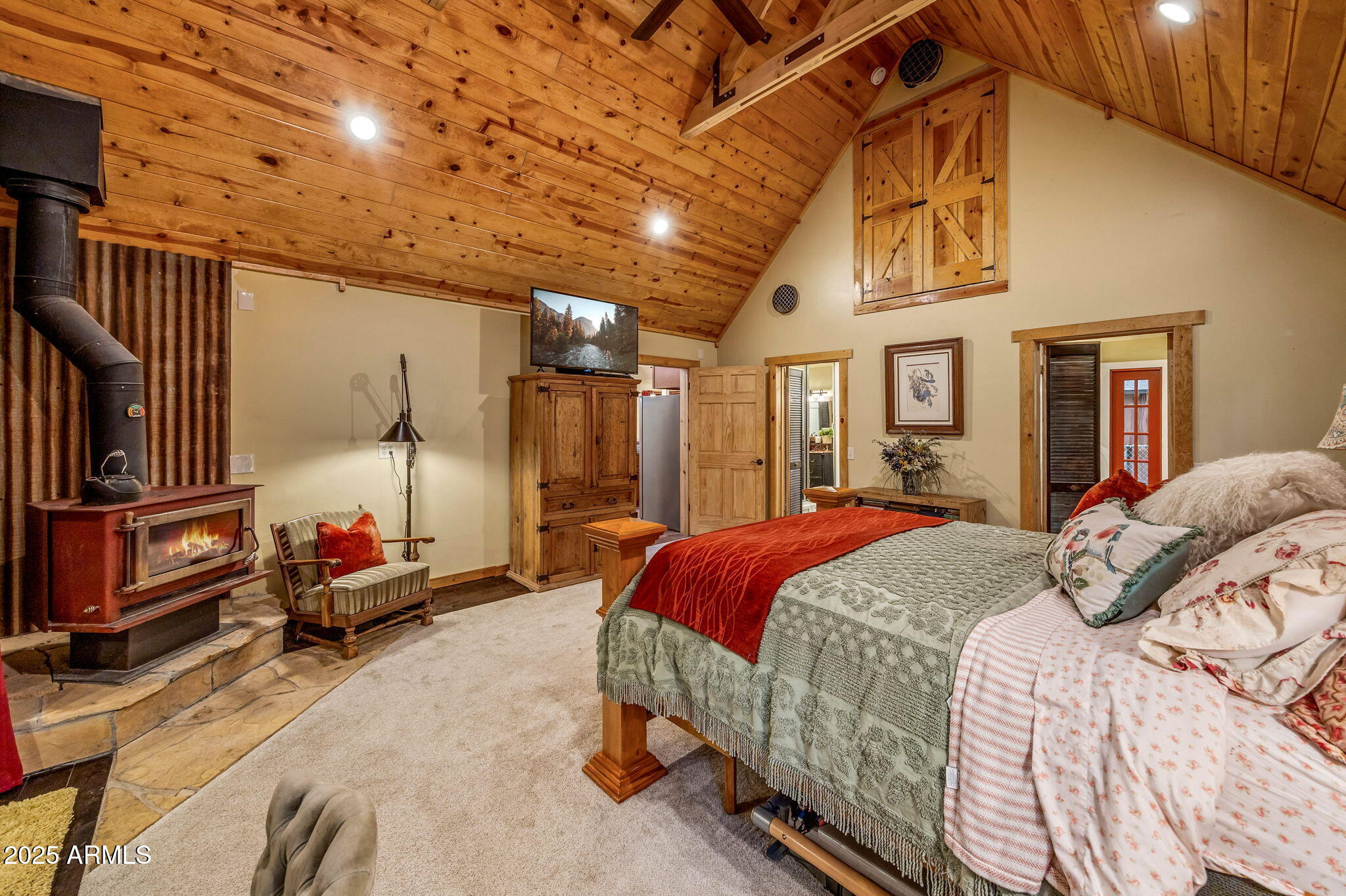 2891 Antelope Trail Overgaard, AZ 85933 - Photo 14 of 40 OWERS SUITE