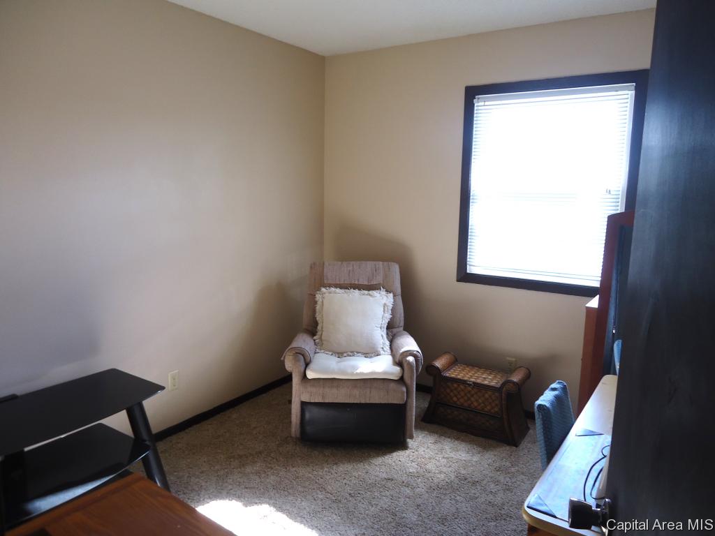 2921 Stokebridge Road Springfield, IL 62702 - Photo 20 of 26