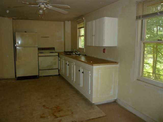 208 Edgewood Road Easley, SC 29642 - Photo 4 of 10 Gallery Image 4