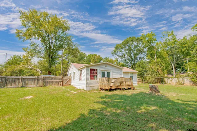 a view of a house with a backyard