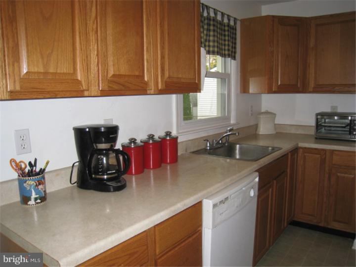 129 East Rutherford Drive Newark, DE 19713 - Photo 12 of 25 Kitchen