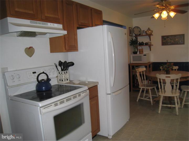 129 East Rutherford Drive Newark, DE 19713 - Photo 13 of 25 Kitchen
