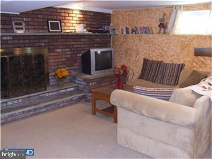 129 East Rutherford Drive Newark, DE 19713 - Photo 17 of 25 Family Room
