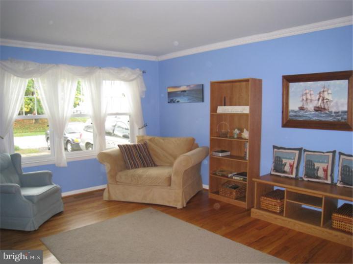 129 East Rutherford Drive Newark, DE 19713 - Photo 10 of 25 Living Room
