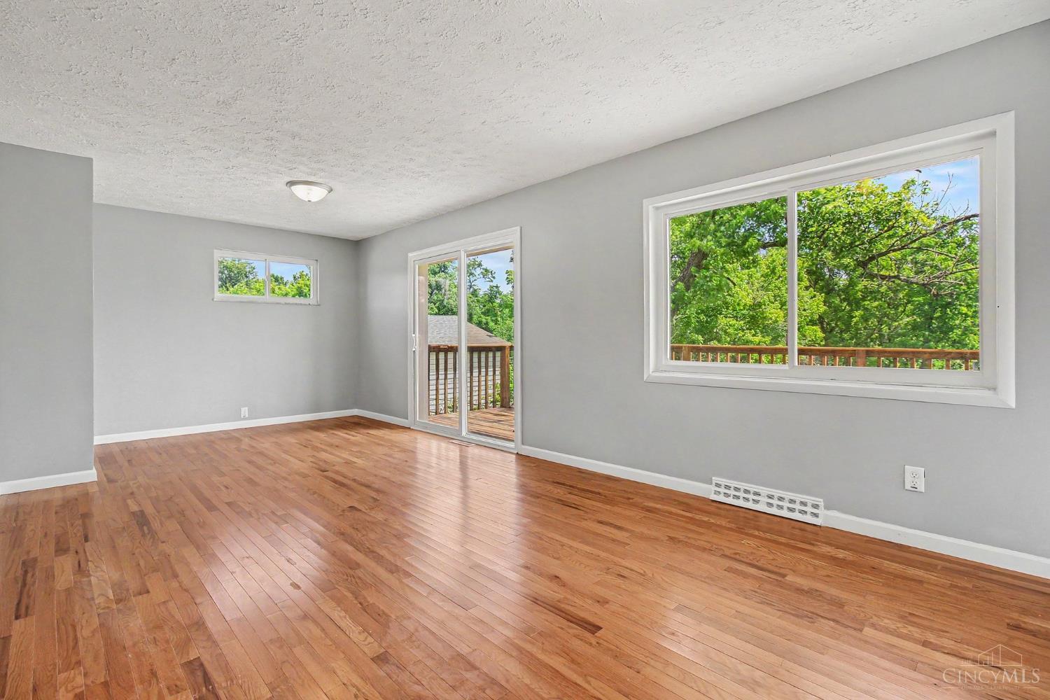 6004 Snyder Road Cincinnati, OH 45247 - Photo 10 of 35