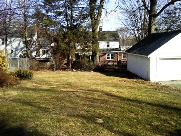 11 Hillcrest Road Framingham, MA 01702 - Photo 5 of 12 Gallery Image 5