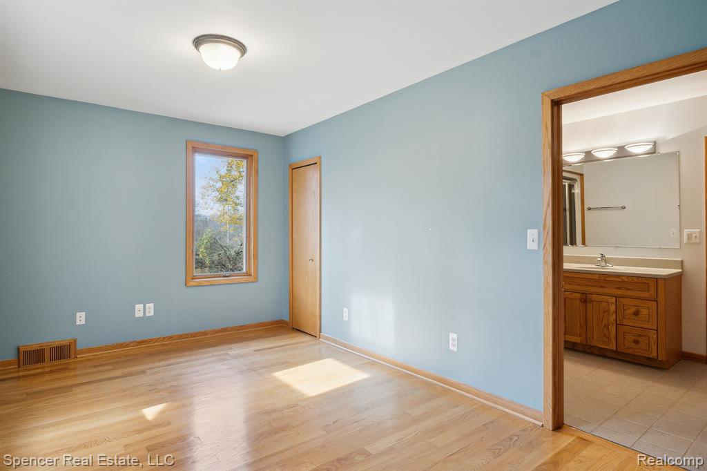 140 South Rochester Road Oakland, MI 48363 - Photo 30 of 39