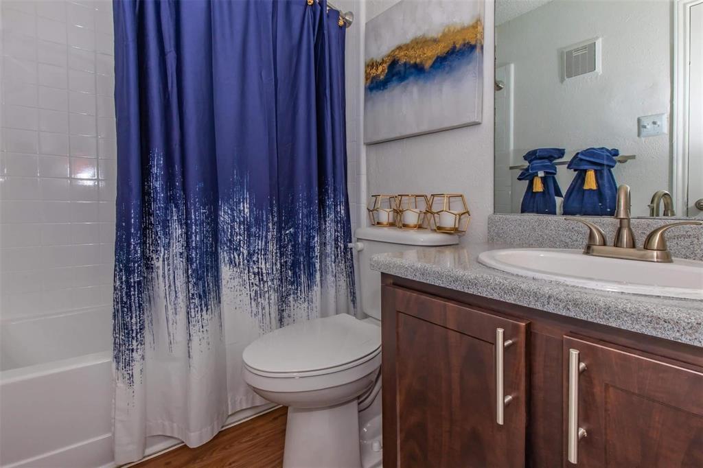 1826 Esters Road, Unit 1050 Irving, TX 75061 - Photo 14 of 39 Tub and shower combination with white subway tile