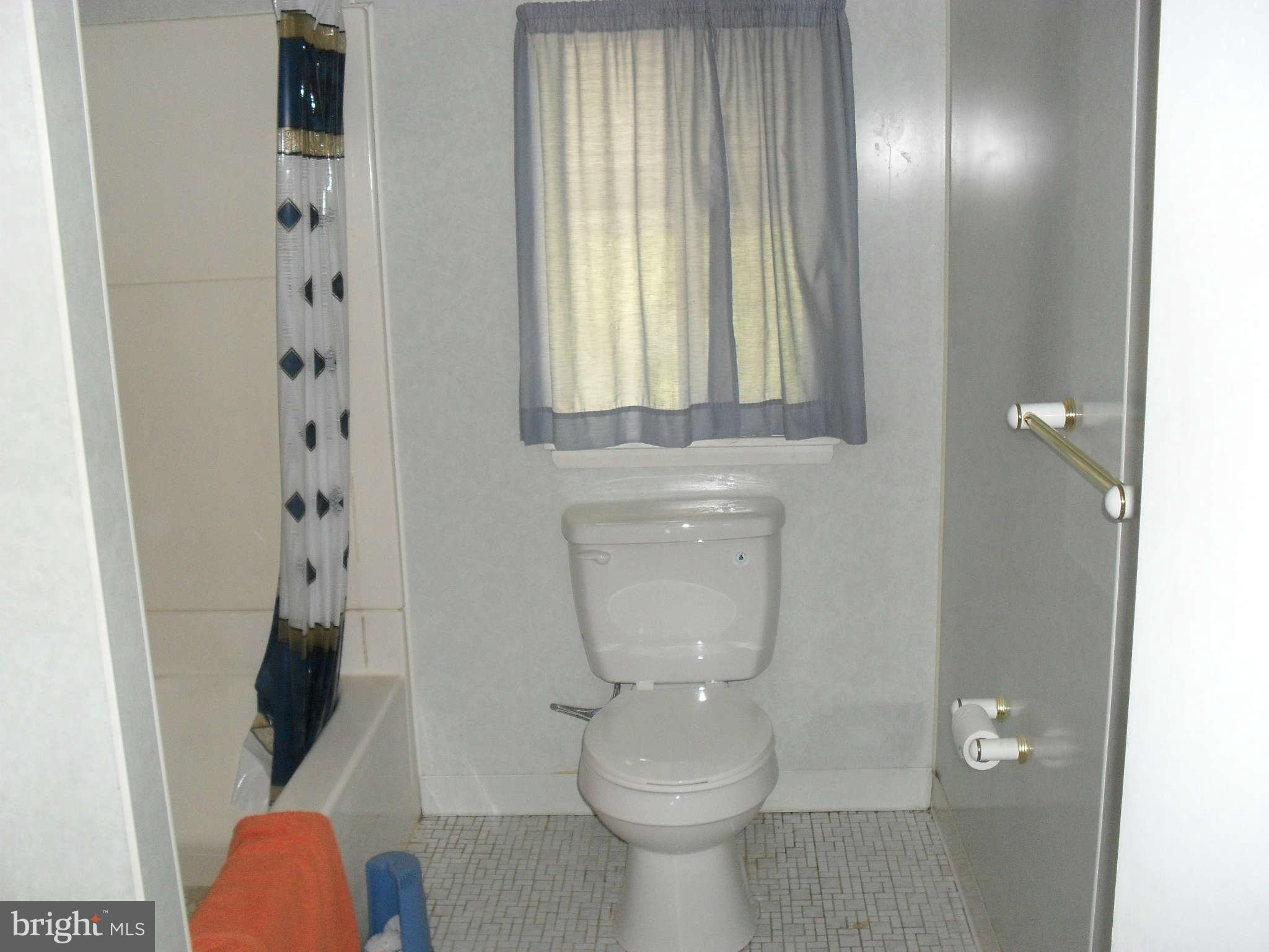 7101 Chamberlain Road Baltimore, MD 21244 - Photo 16 of 18 Bath