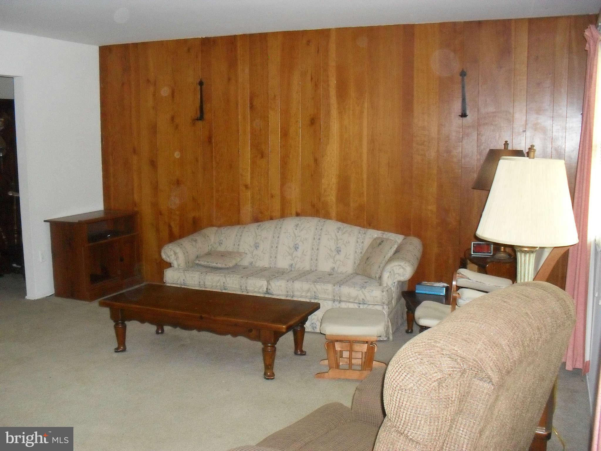 7101 Chamberlain Road Baltimore, MD 21244 - Photo 3 of 18 Living Room