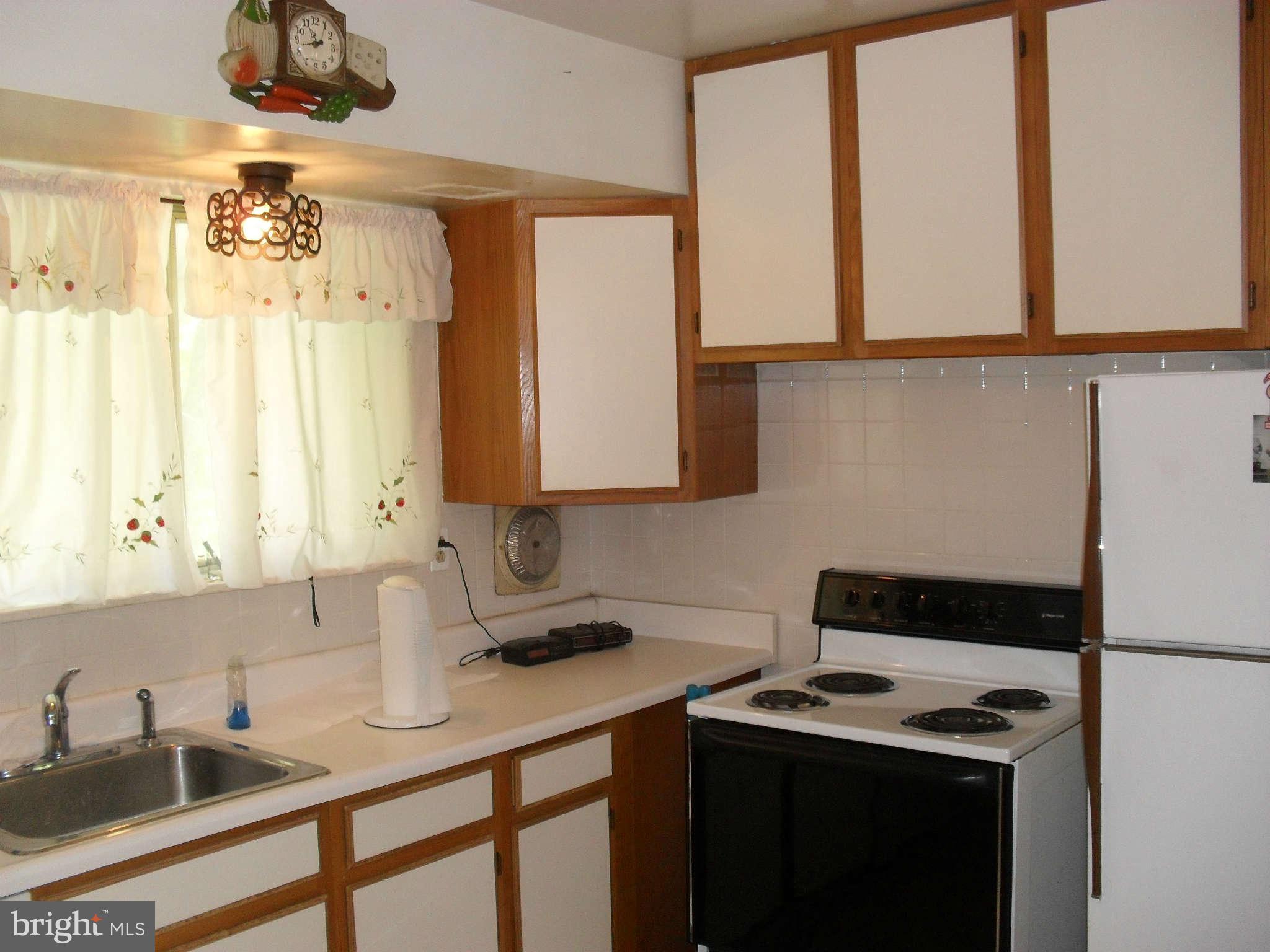 7101 Chamberlain Road Baltimore, MD 21244 - Photo 6 of 18 Kitchen