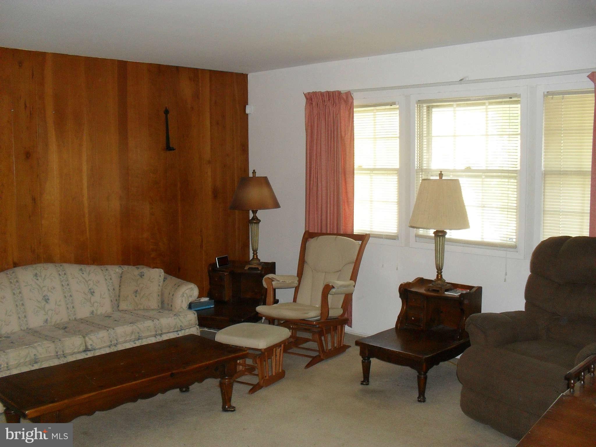 7101 Chamberlain Road Baltimore, MD 21244 - Photo 7 of 18 Living Room