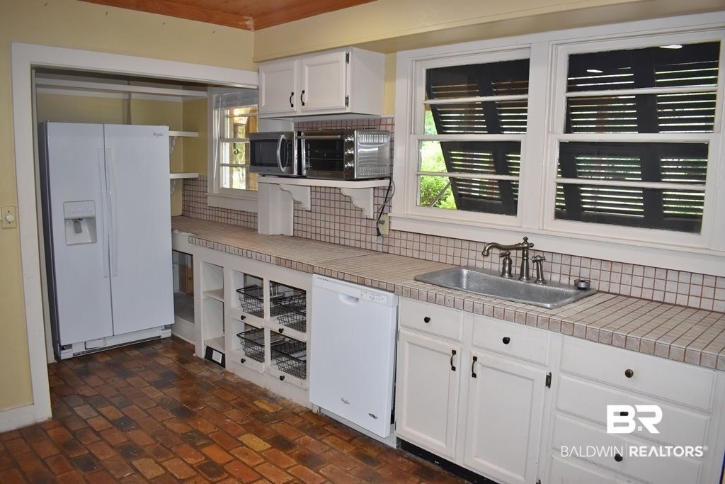 352 South Summit Street Fairhope, AL 36532 - Photo 3 of 49 Kitchen