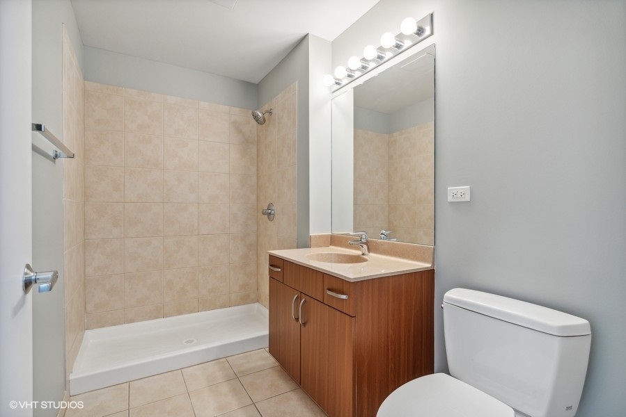 235 West Van Buren Street, Unit 3314 Chicago, IL 60607 - Photo 18 of 29 a bathroom with a sink a toilet a mirror and shower