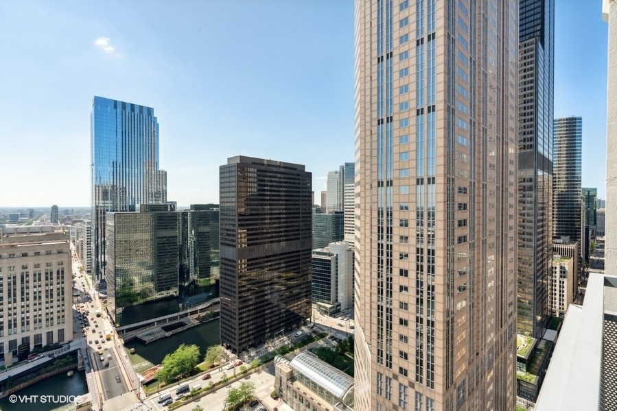 235 West Van Buren Street, Unit 3314 Chicago, IL 60607 - Photo 21 of 29 a city view with tall buildings