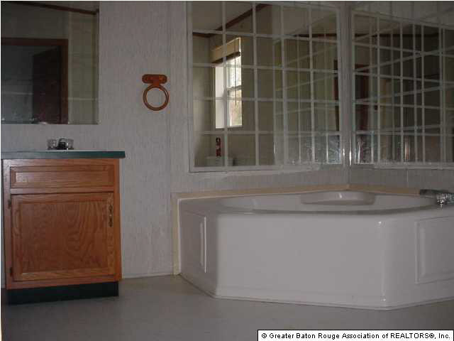 13425 Brown Road Denham Springs, LA 70726 - Photo 4 of 5 Gallery Image 4