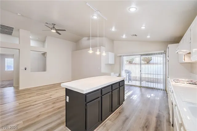 $2,450 | 1851 Vista Pointe Avenue, Henderson, NV 89012