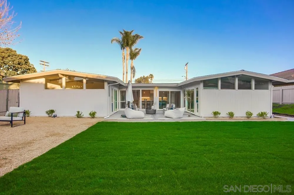 5878 Soledad Road La Jolla, CA 92037 - Photo 70 of 74 a front view of a house with a garden