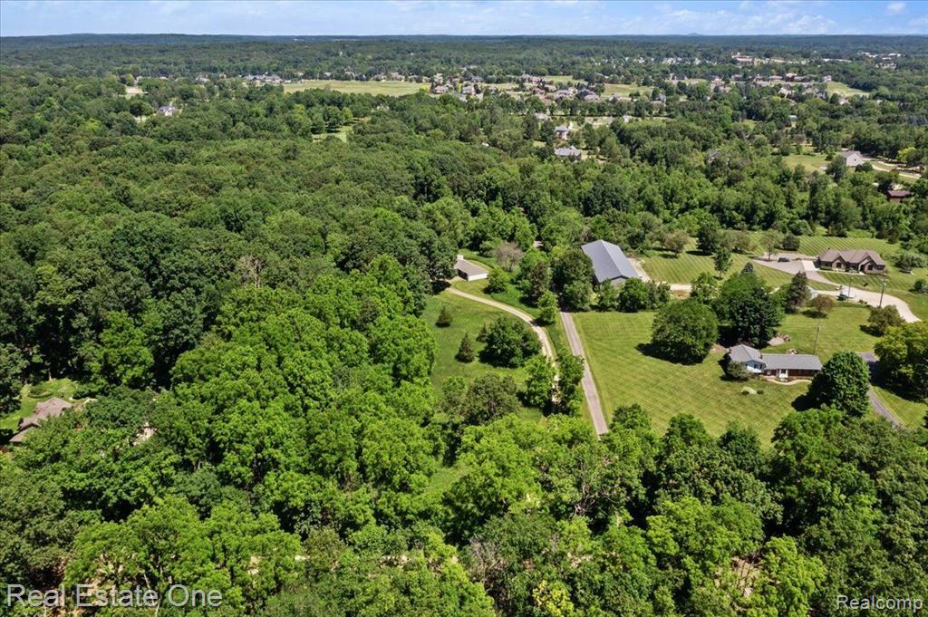 1550 Lone Tree Road Highland, MI 48357 - Photo 29 of 32