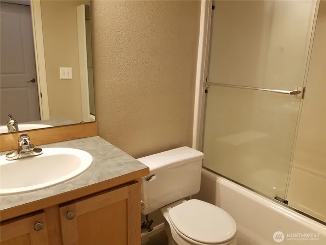 $1,675 | 564 225th Lane Northeast, Unit A102, Sammamish, WA 98074