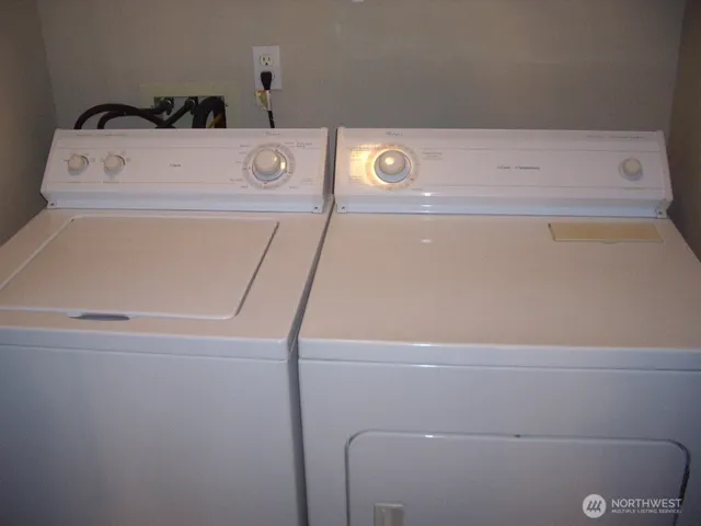 $1,675 | 564 225th Lane Northeast, Unit A102, Sammamish, WA 98074