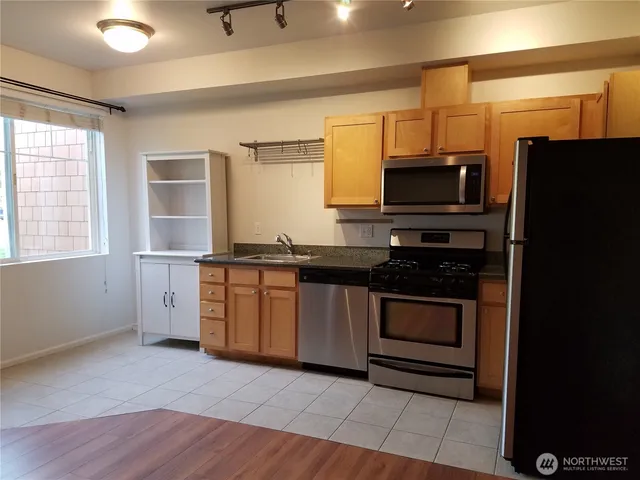 $1,675 | 564 225th Lane Northeast, Unit A102, Sammamish, WA 98074