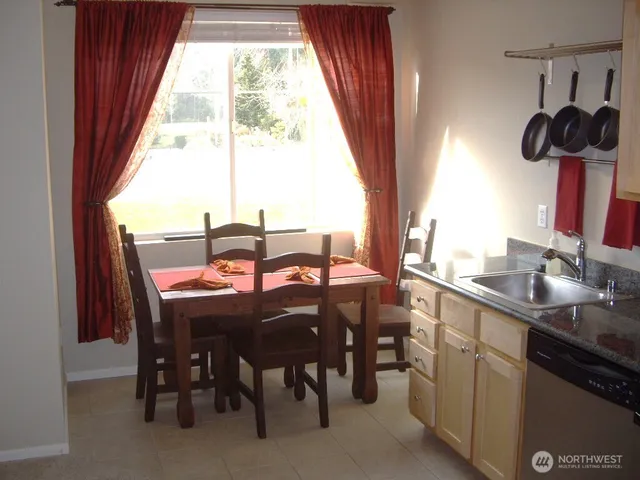 $1,675 | 564 225th Lane Northeast, Unit A102, Sammamish, WA 98074