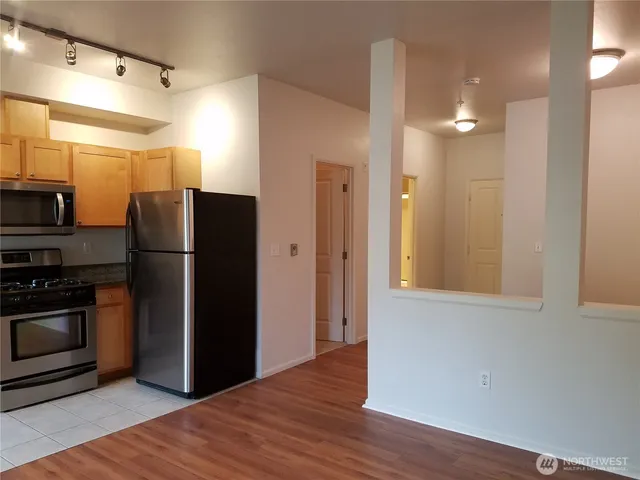 $1,675 | 564 225th Lane Northeast, Unit A102, Sammamish, WA 98074