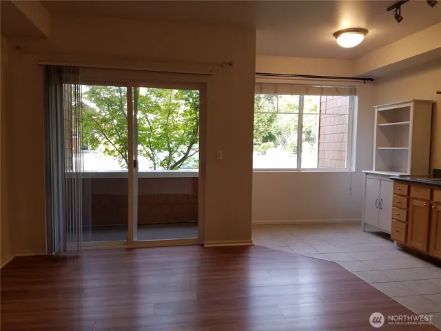 $1,675 | 564 225th Lane Northeast, Unit A102, Sammamish, WA 98074