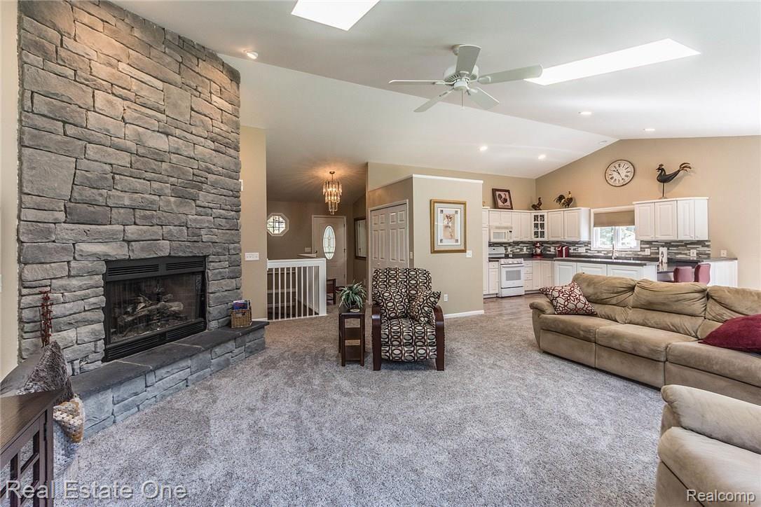 7784 South Eston Road Clarkston, MI 48348 - Photo 2 of 38 2.jpg