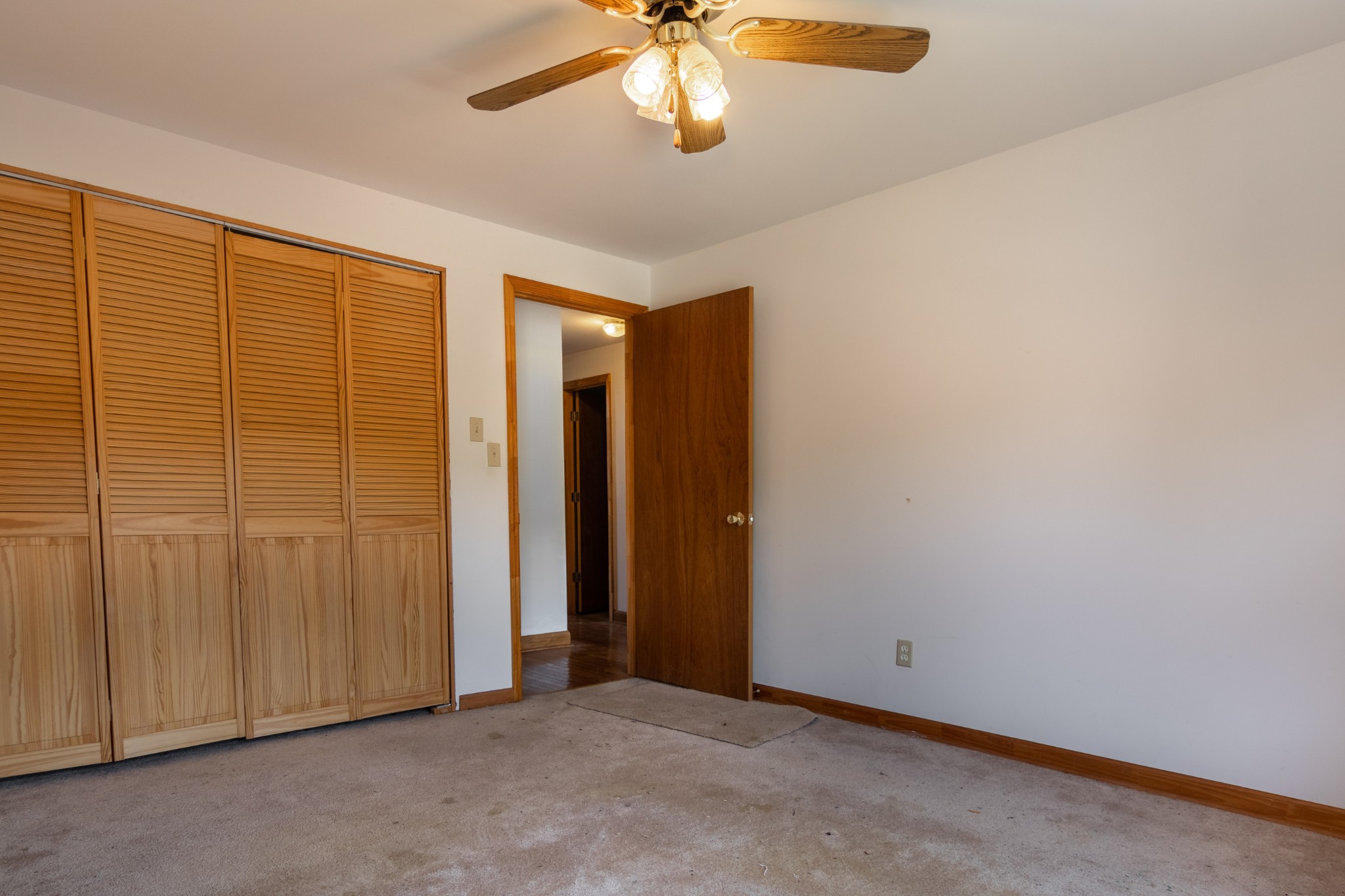 6323 Bethlehem Road Springfield, TN 37172 - Photo 21 of 30 an empty room with windows and ceiling fan