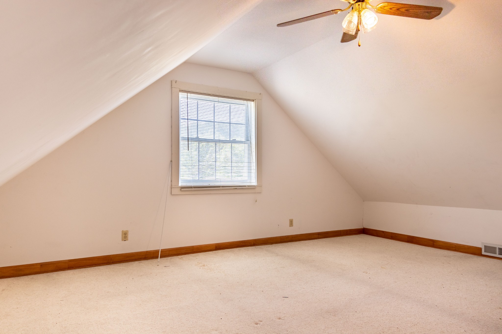 6323 Bethlehem Road Springfield, TN 37172 - Photo 28 of 30 an empty room with a window