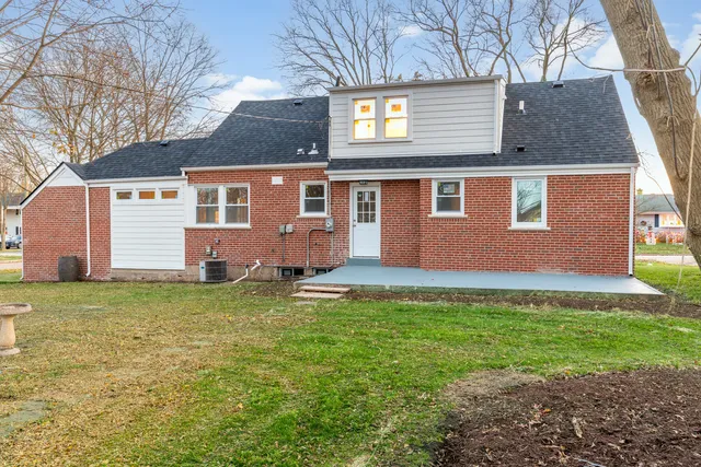 $499,000 | 102 West Potomac Avenue, Lombard, IL 60148