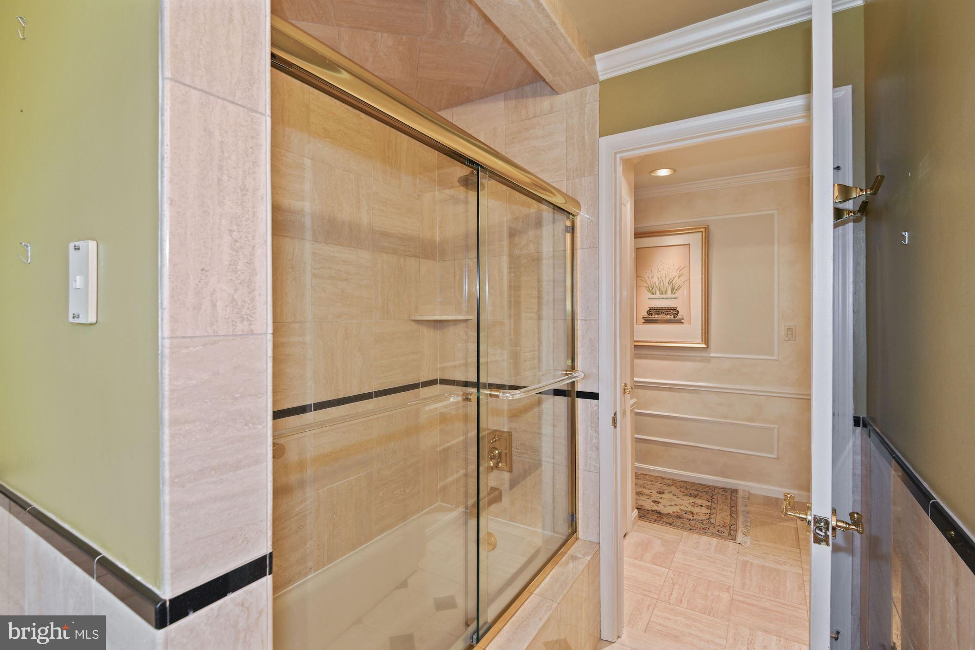 13817 Cuba Road Cockeysville, MD 21030 - Photo 34 of 67 Full bath in hallway w tub