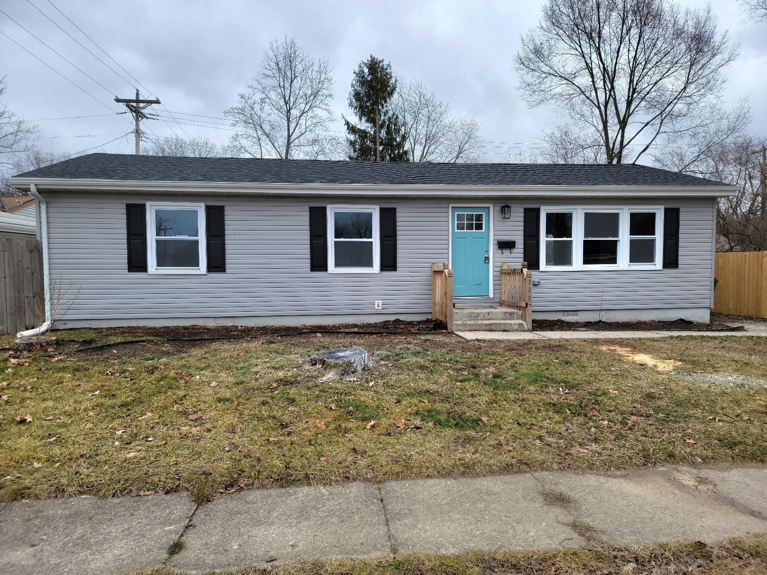525 Larchmere Road Kingsford Heights, IN 46346 - Photo 1 of 1 a front view of a house with yard