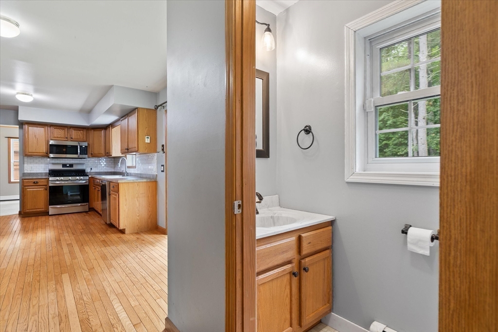 1824 Greenwich Road Hardwick, MA 01082 - Photo 14 of 41