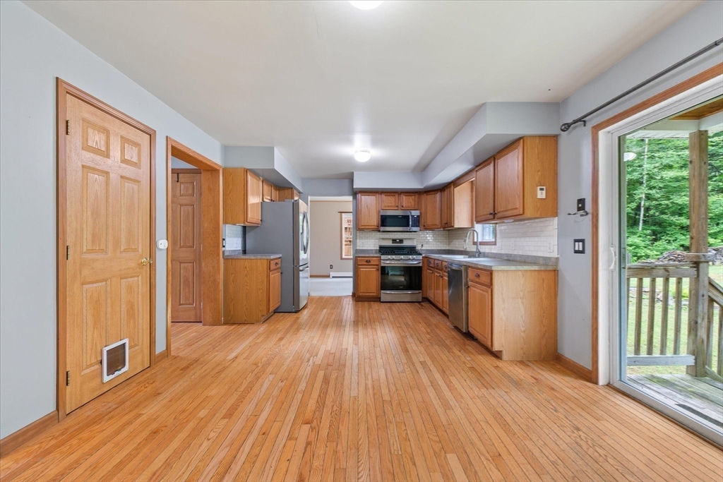 1824 Greenwich Road Hardwick, MA 01082 - Photo 9 of 41