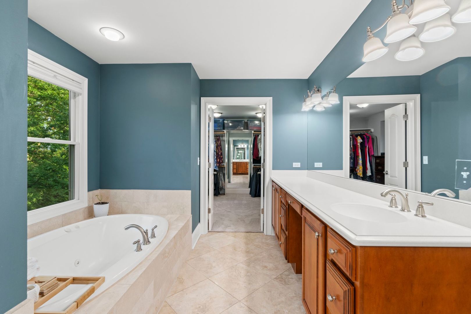 106 Forest View Drive Lake Bluff, IL 60044 - Photo 37 of 56 a spacious bathroom with a bathtub sink and mirror