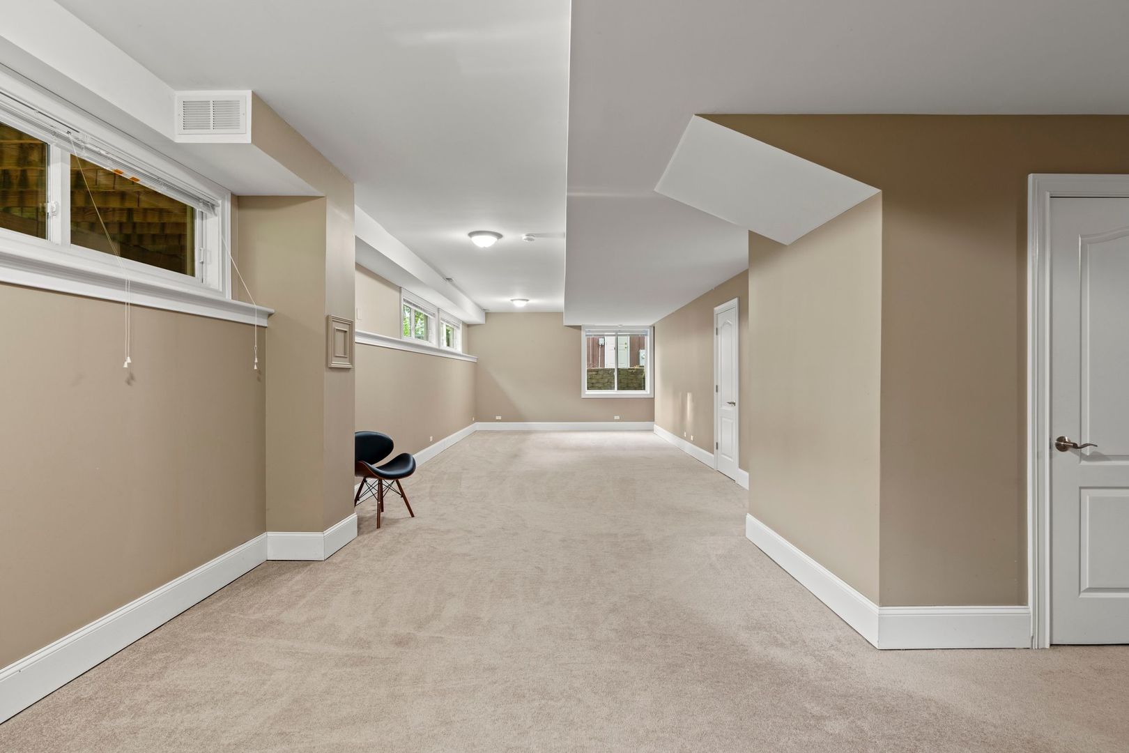 106 Forest View Drive Lake Bluff, IL 60044 - Photo 44 of 56 a view of a livingroom with a furniture