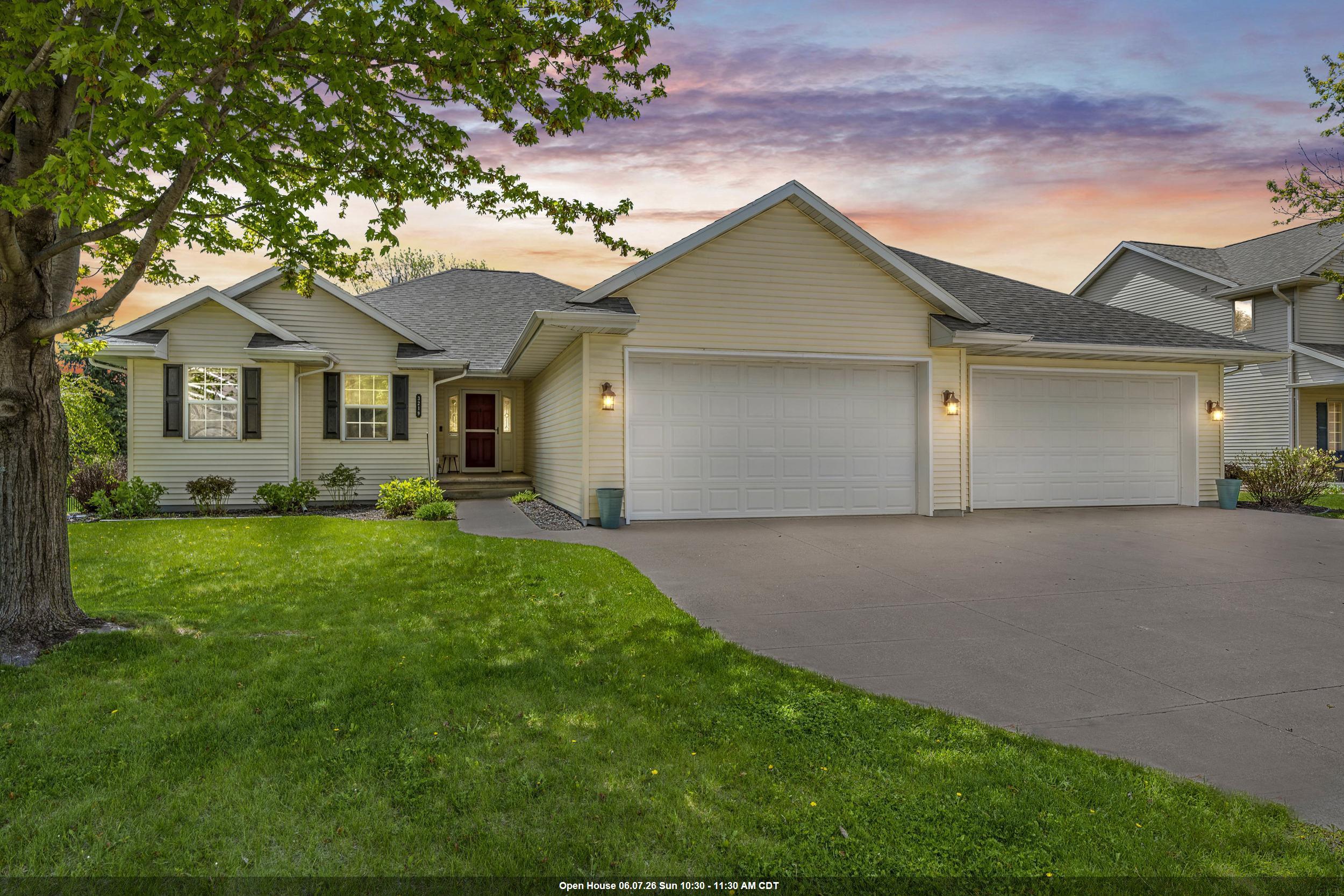 3219 East Fallcreek Lane Appleton, WI 54913 - Photo 1 of 87