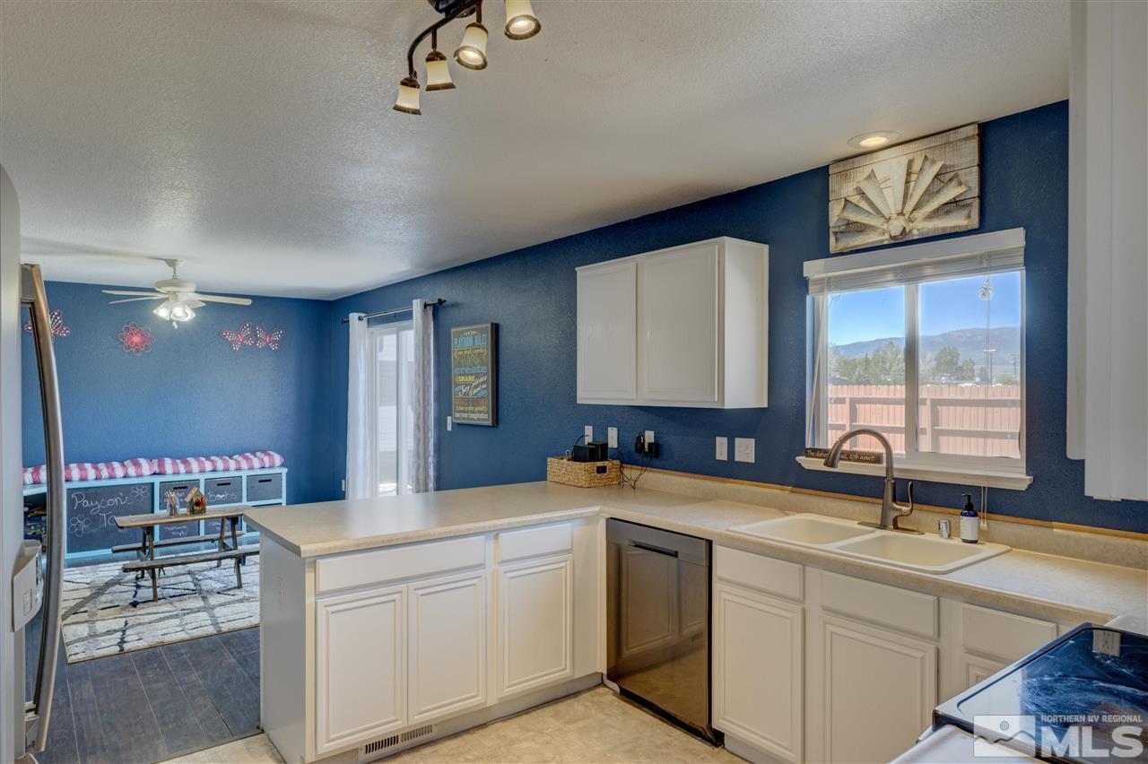 17854 Georgetown Drive Reno, NV 89508 - Photo 4 of 35 Photo 4