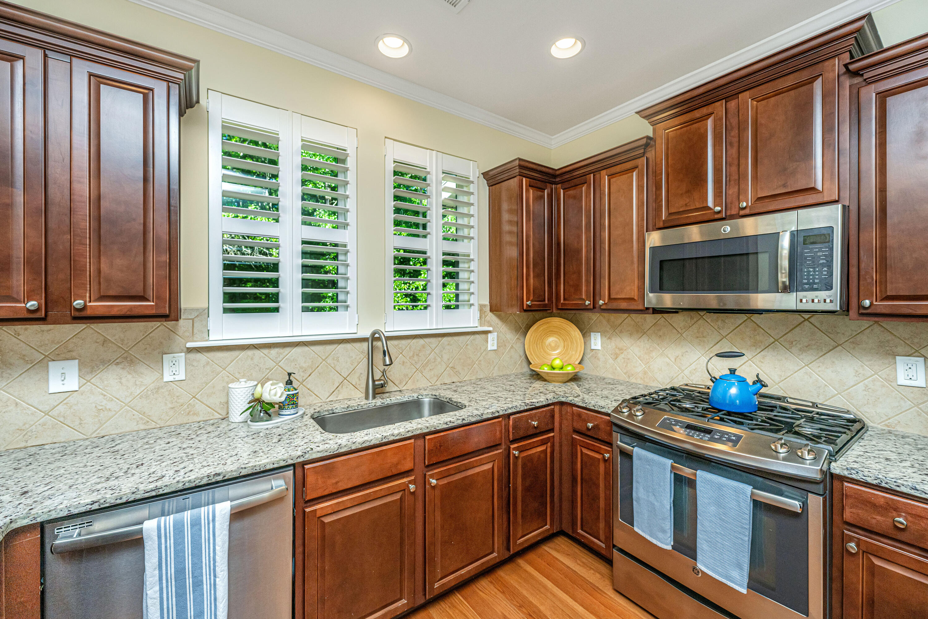 1267 Dingle Road Mount Pleasant, SC 29466 - Photo 11 of 31 Gourmet Kitchen