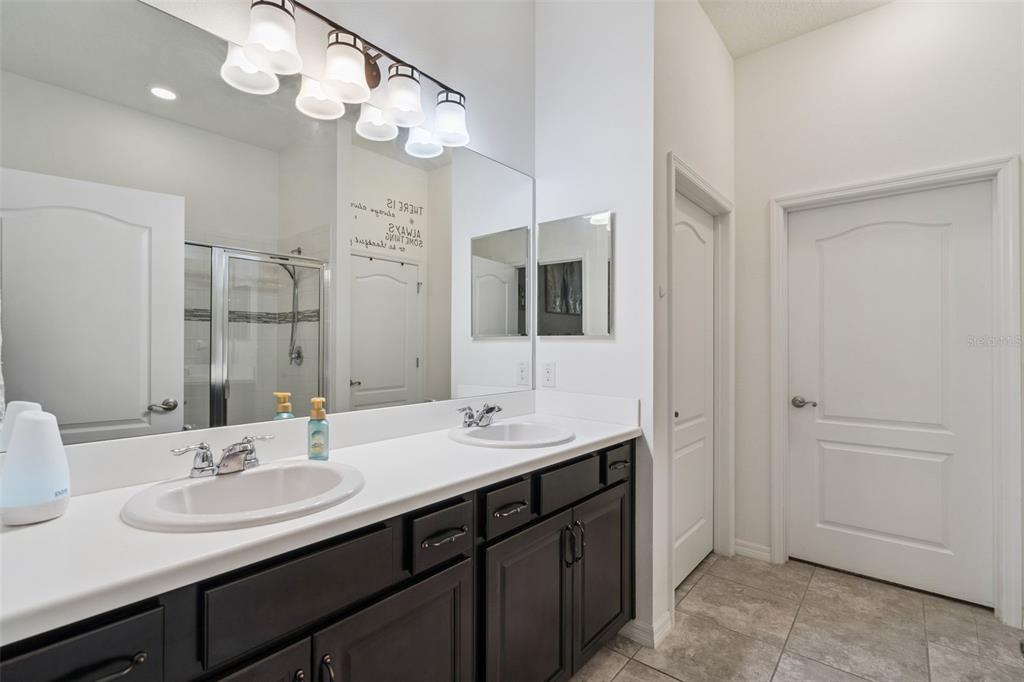 989 Maypole Drive Apopka, FL 32703 - Photo 12 of 39 a bathroom with a sink double vanity and a mirror