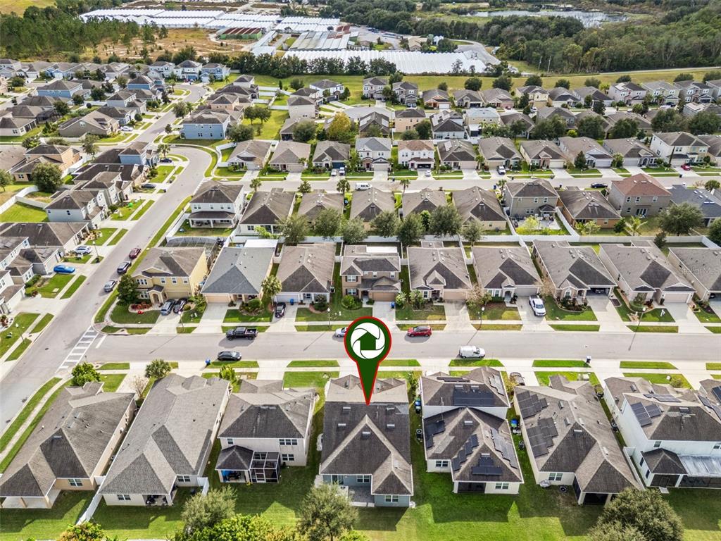 989 Maypole Drive Apopka, FL 32703 - Photo 33 of 39 an aerial view of residential houses with swimming pool and lawn chairs